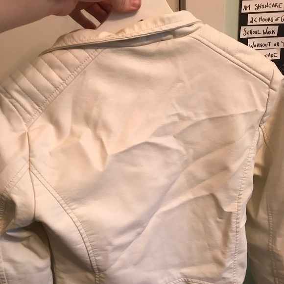 Trendy White Cropped Faux Leather Jacket - Picture 3 of 12